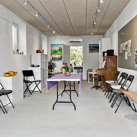 Logi I Hus Med Kunst Og Have Acomodação com café da manhã Vestervig Exterior foto
