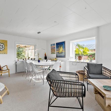 Logi I Hus Med Kunst Og Have Acomodação com café da manhã Vestervig Exterior foto