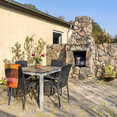 Logi I Hus Med Kunst Og Have Acomodação com café da manhã Vestervig Exterior foto