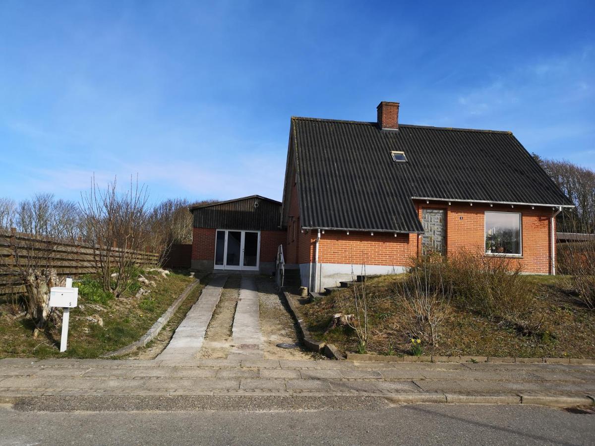 Logi I Hus Med Kunst Og Have Acomodação com café da manhã Vestervig Exterior foto